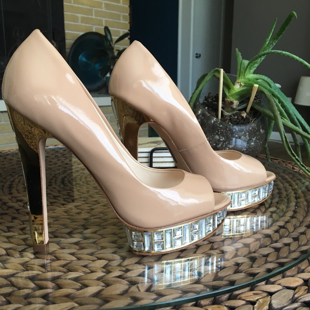 Embellished Nude Pump